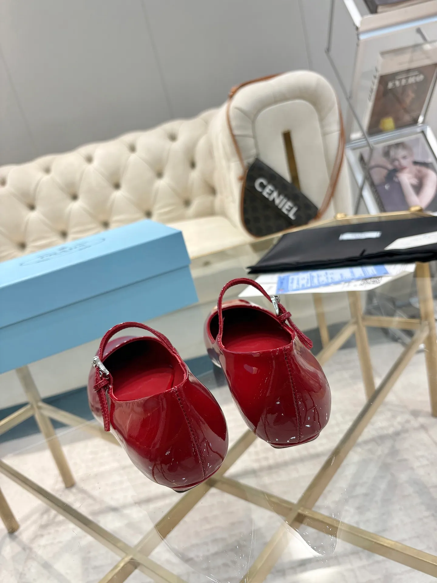 👟👟Ex-factory price 580👟👟 (imitation leather bottom-20) New arrival 👉Ready stock👈Remove the original board and make a 1:1 replica‼ ️ The highest version of Prada's early spring catwalk hot style 😘The latest spring style Retro Mary Jane series Genuine leather sole, simulated leather sole, a must-have for goddesses Super comfortable on the feet, reducing age 👉The upper is made of imported cowhide leather, comfortable and small square toe, retro and playful, lining + foot pads, imported sheepskin lining, breathable and comfortable (1.5 high small insert heel) ) Matched private model buckle (all original logos) Size 35M-39M (34 40 41 42 customized, non-returnable and non-exchangeable)